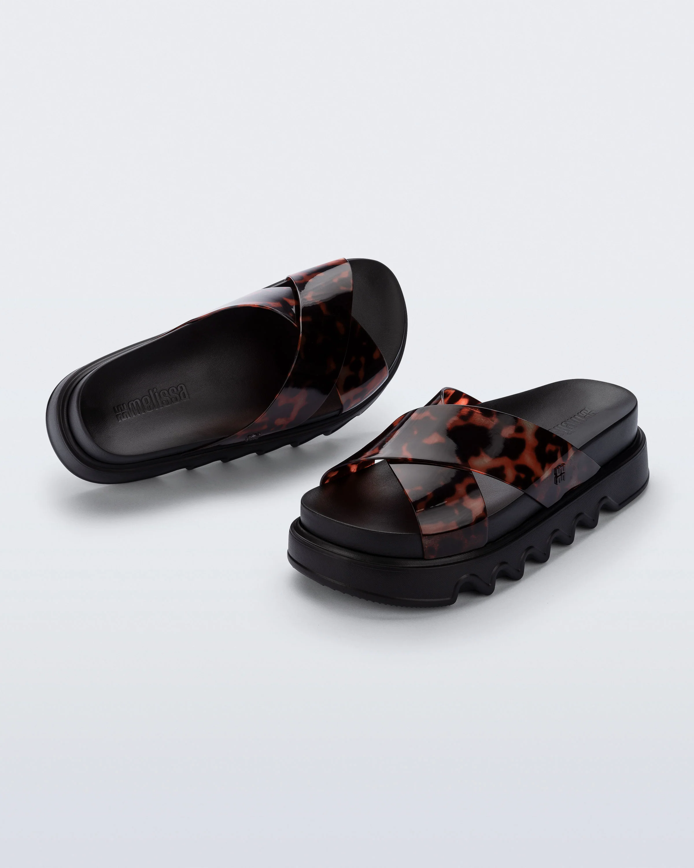 MELISSA COZY CROSS PLATFORM AD BLACK TORTOISE - Image 3