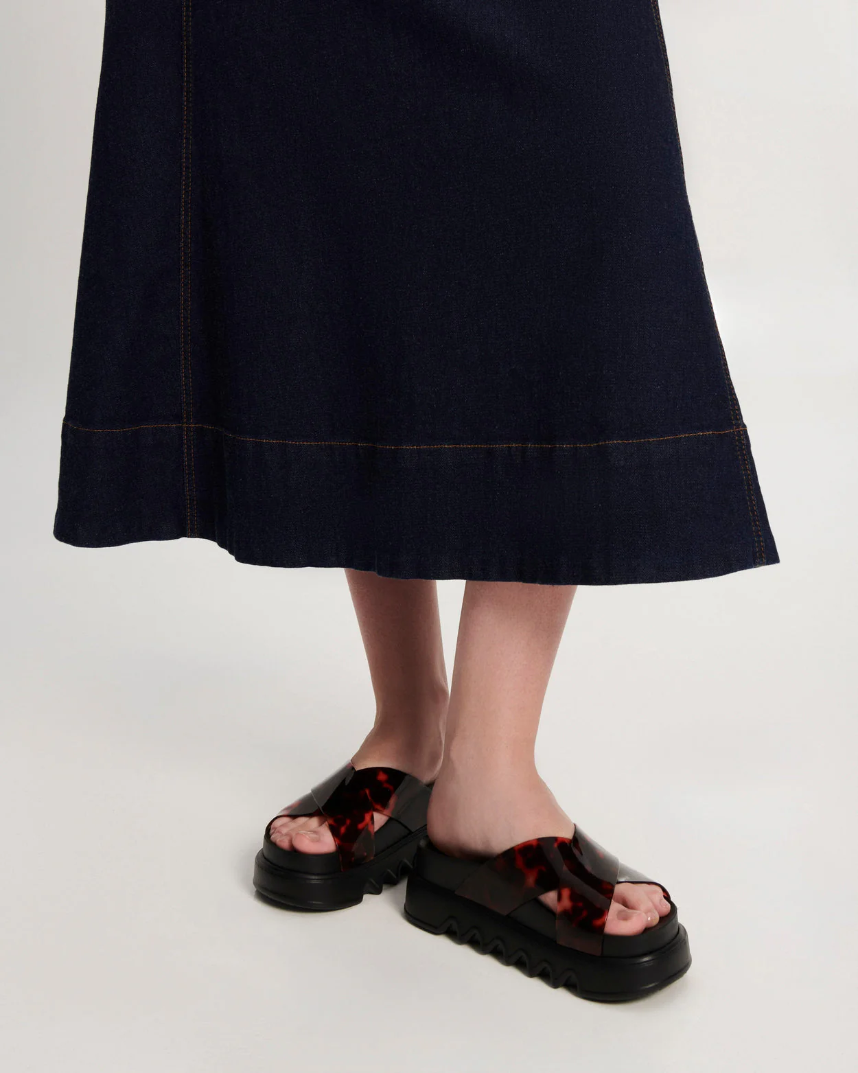 MELISSA COZY CROSS PLATFORM AD BLACK TORTOISE - Image 4