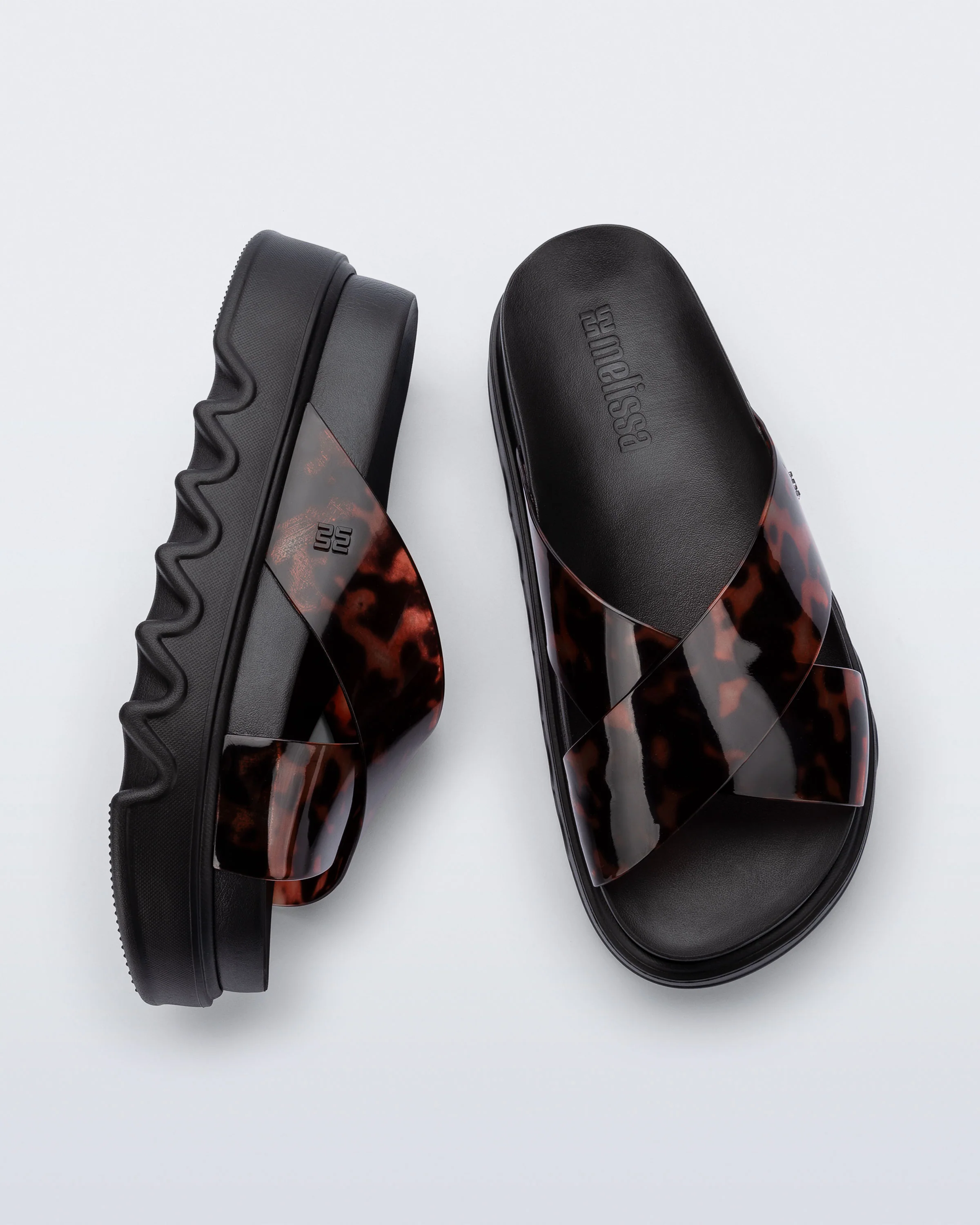 MELISSA COZY CROSS PLATFORM AD BLACK TORTOISE - Image 5