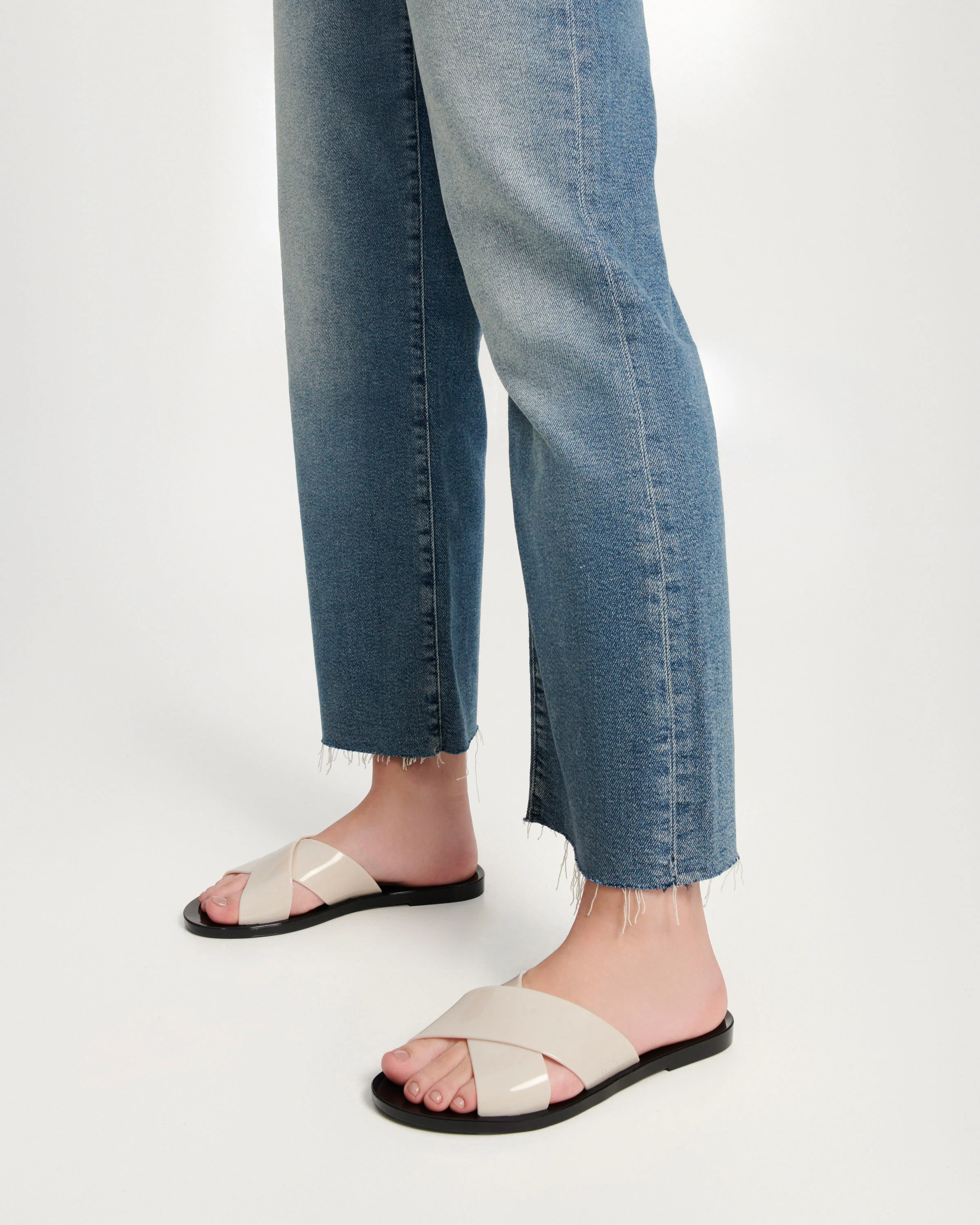 MELISSA ESSENTIAL CROSS SLIDE - Image 10