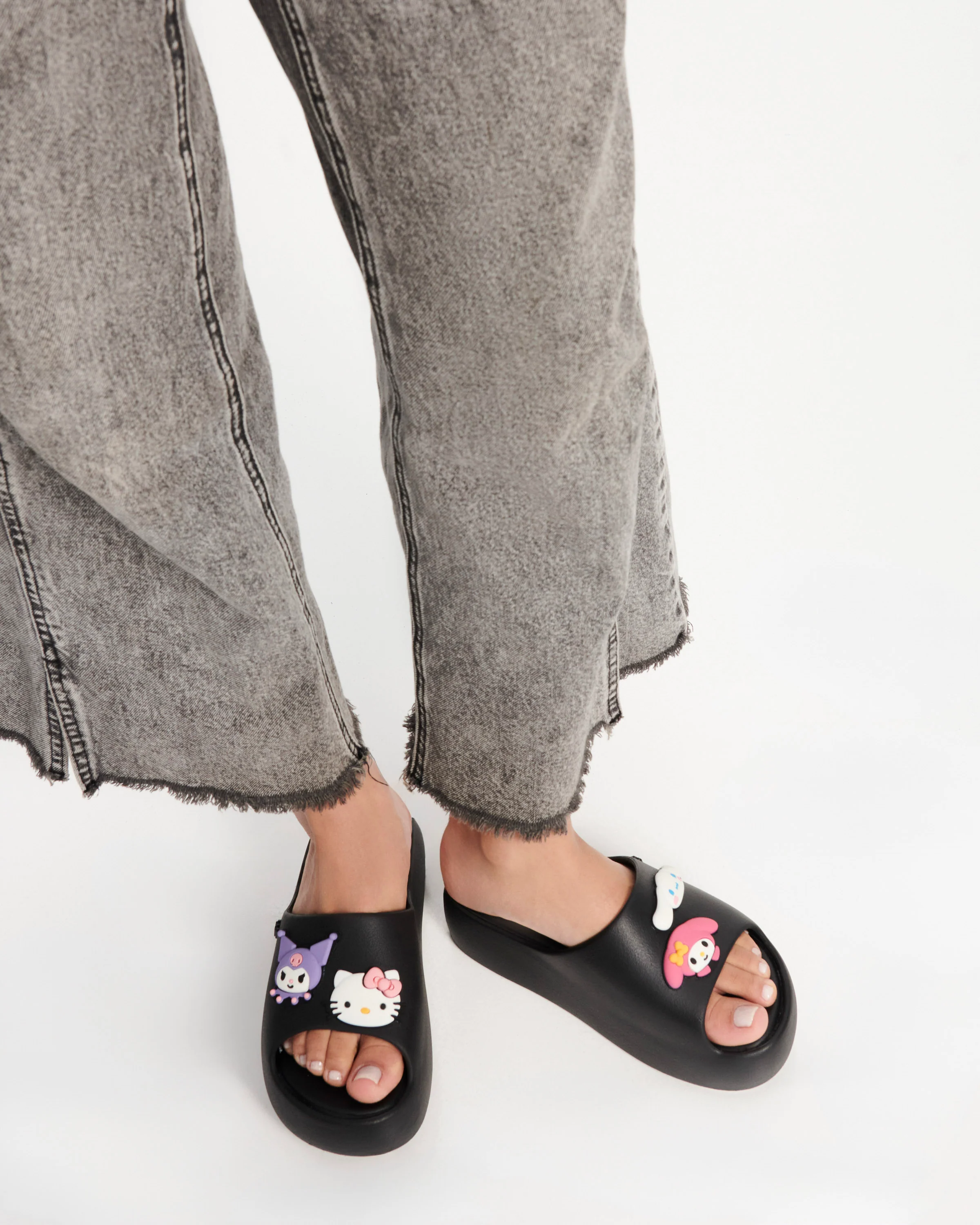MELISSA FREE PLATFORM SLIDE + HELLO KITTY BLACK - Image 4