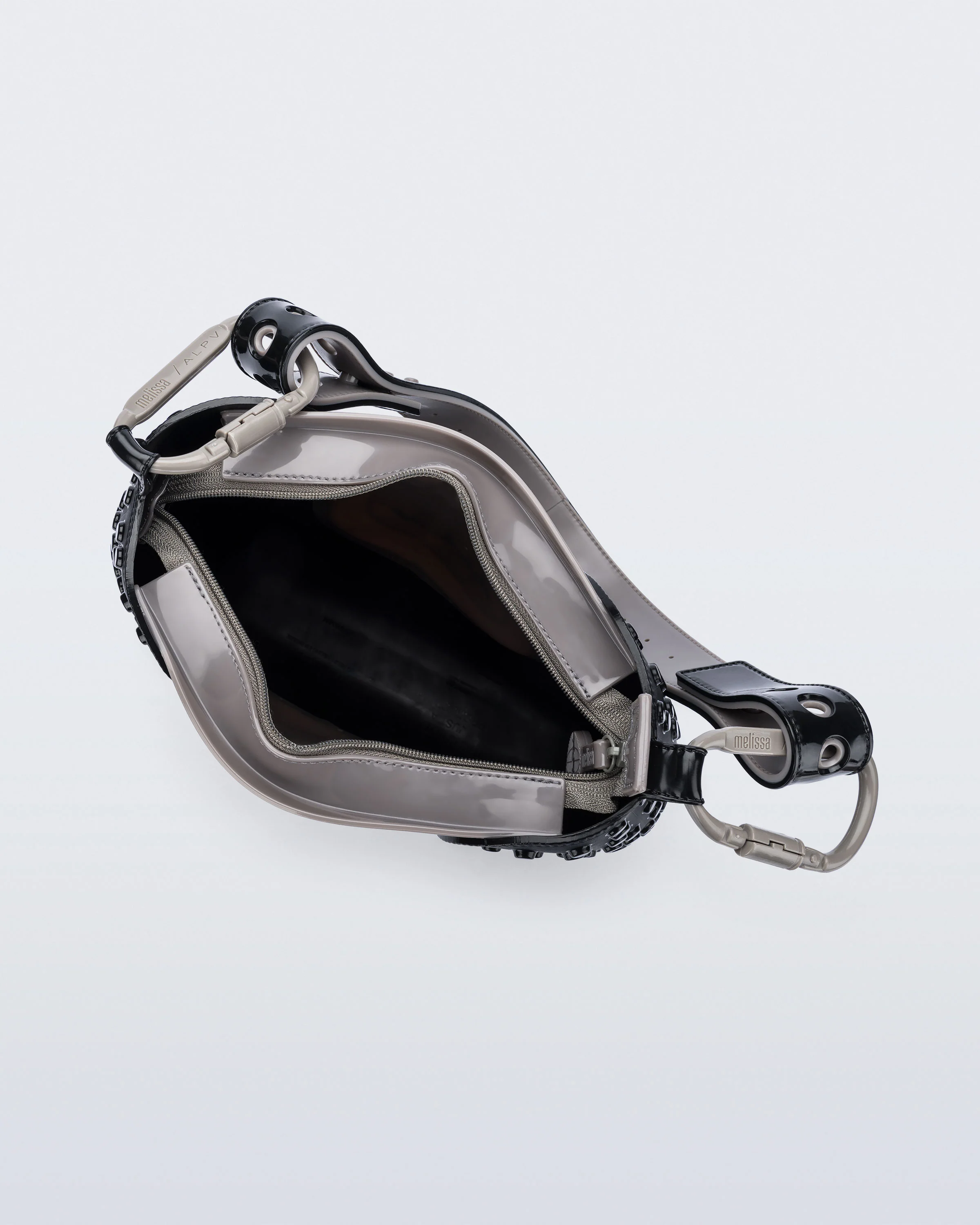 MELISSA NINA BAG + ALEXANDRE PAVAO - Image 17